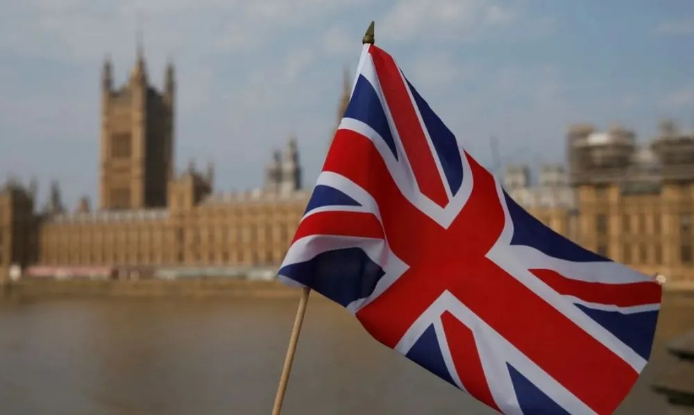 بعد قطيعة دامت 14 عاماً: بريطانيا تستأنف علاقاتها الدبلوماسية مع سوريا بزيارة تاريخية لوزير خارجيتها