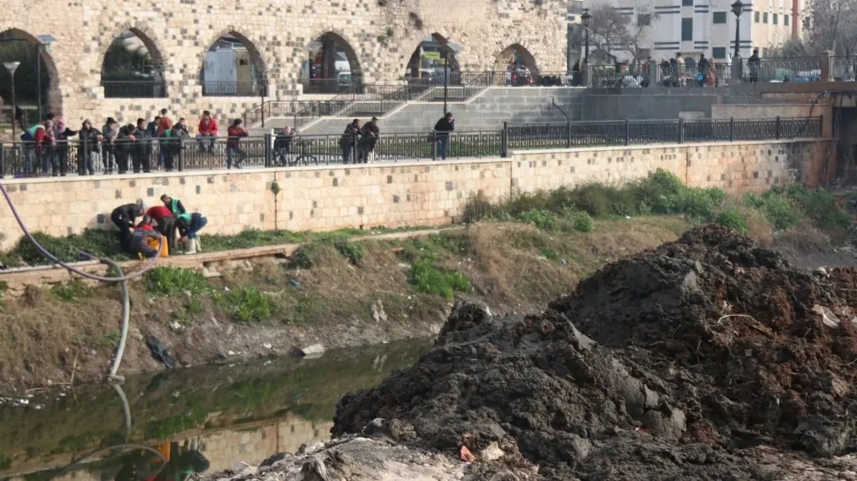 حماة: استئناف ضخ المياه في نهر العاصي بعد حملة تنظيف مكثفة بالتعاون مع "رحمة بلا حدود"