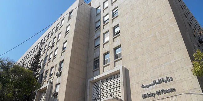 وزارة المالية تعلن تفاصيل زيادة الرواتب 200% للعاملين المدنيين والعسكريين بموجب المرسوم 102