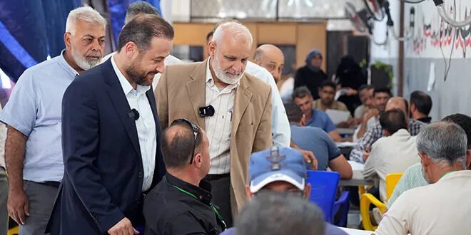 عنان يتفقد سير عملية تصحيح امتحانات الطلاب في إدلب ويؤكد على الدقة والنزاهة