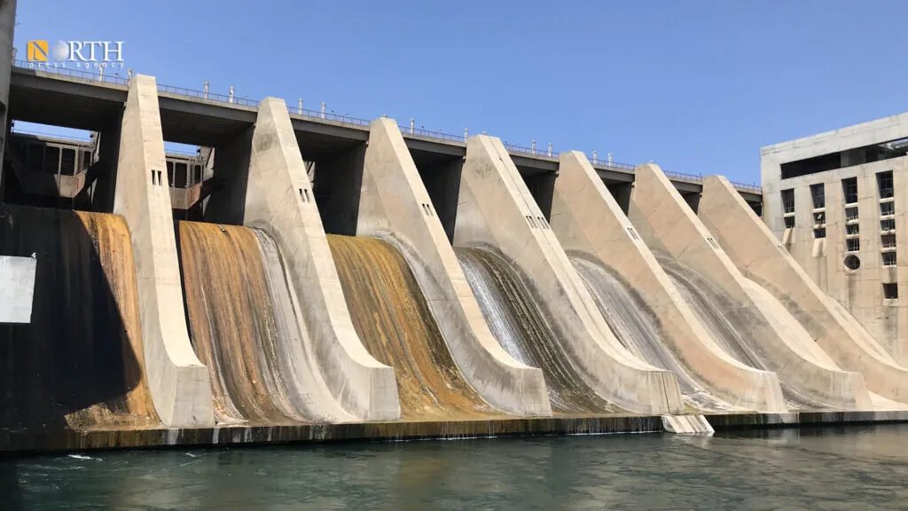 الإدارة الذاتية تنفي تقارير عن إطلاق تركيا للمياه في نهر الفرات وسط استمرار الانخفاض