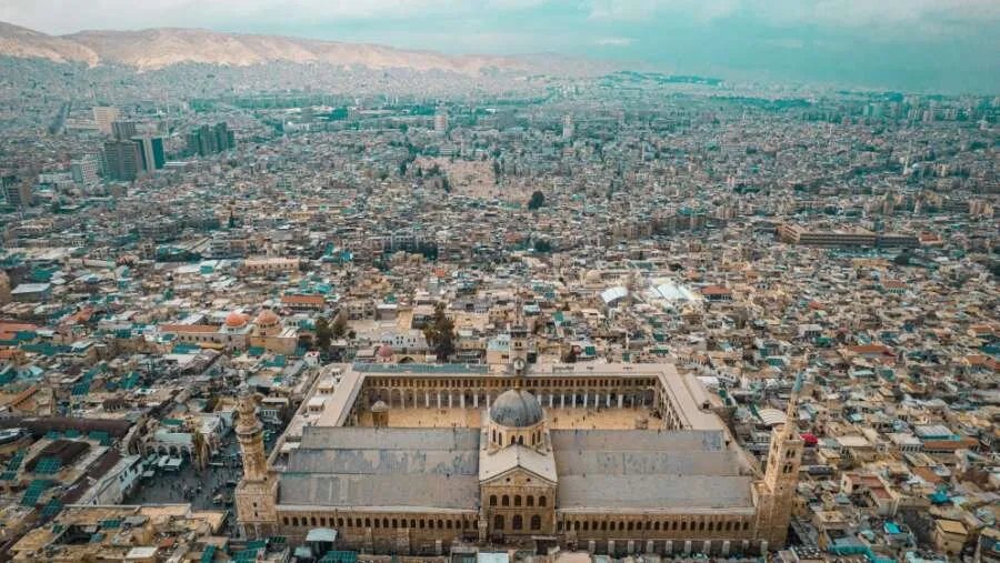 سوريا تبدأ تطبيق رسوم جديدة على تأشيرات الدخول للأجانب وفقاً لتصنيف يشمل 11 مجموعة