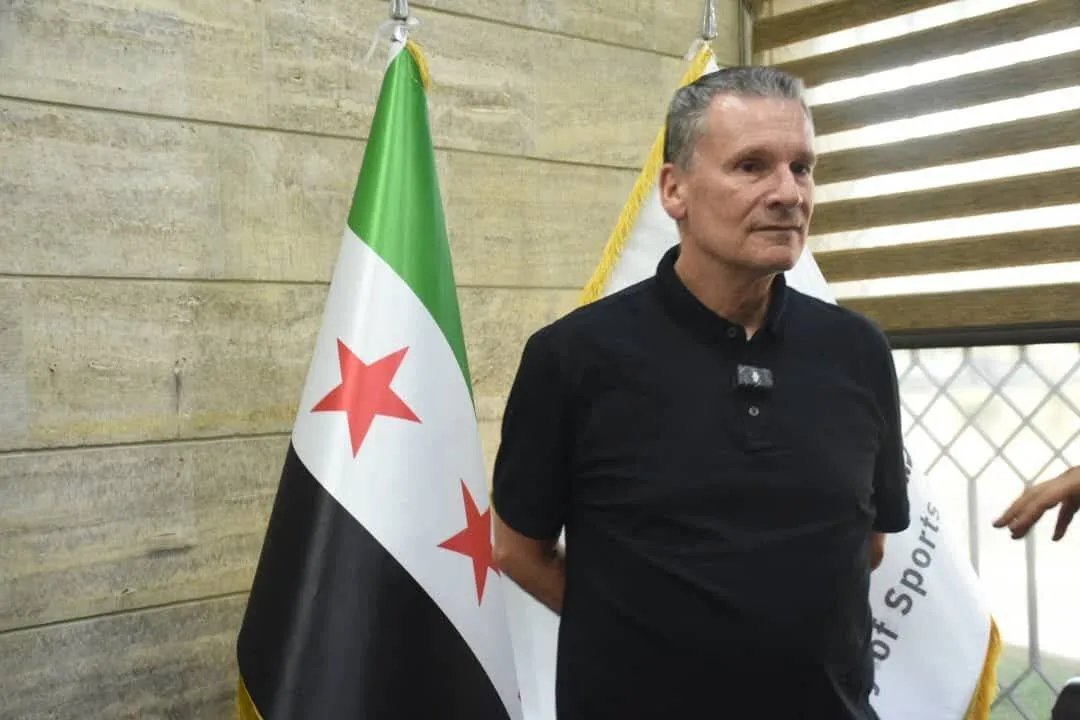وصول المدرب الأمريكي جوزيف ستيبينغ لقيادة منتخب سوريا لكرة السلة استعدادًا لبطولة آسيا