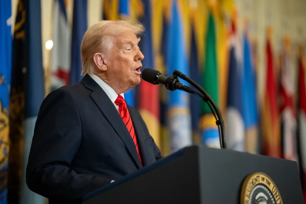 ترامب يشعل حرب التجارة بفرض رسوم جمركية على السيارات: تداعيات عالمية وردود فعل غاضبة