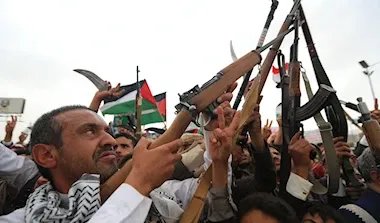 اليمن تتصدى: القوات اليمنية تواجه عدواناً إسرائيلياً على موانئ الحديدة