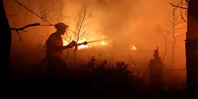 لبنان يشارك في إخماد حرائق ريف اللاذقية الشمالي: دعم وتضامن في مواجهة الكوارث