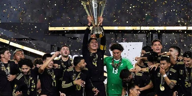 المكسيك تهزم الولايات المتحدة وتفوز بالكأس الذهبية للمرة العاشرة