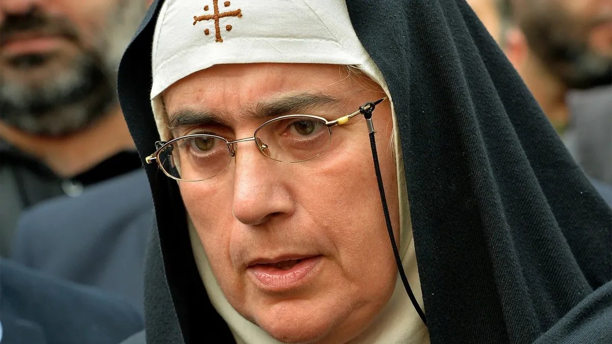 أغنيس مريم الصليب: راهبة أم سياسية؟ قصة شخصية مثيرة للجدل في قلب الصراع السوري