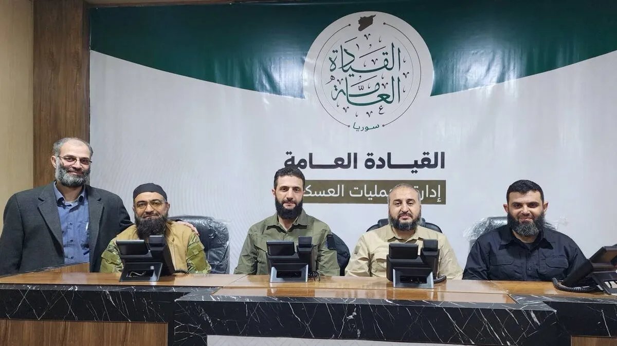 بعد 13 عامًا: الولايات المتحدة ترفع "هيئة تحرير الشام" من قائمة المنظمات الإرهابية