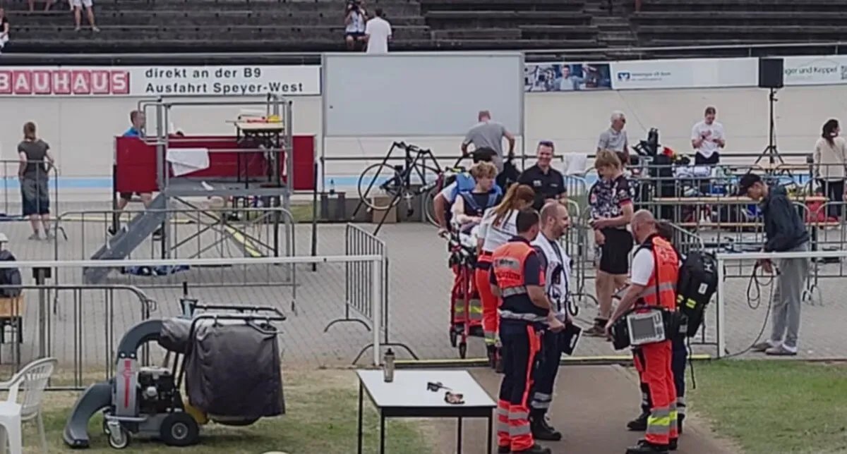 إصابات خطيرة في سباق للدراجات بألمانيا وإيقاف المنافسات