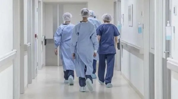 الممرضون والممرضات يطالبون بإنصافهم من وزارة الصحة ونقابة التمريض وتحسين ظروف عملهم