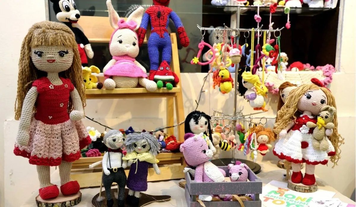 معرض "لمسات الإبداع" في دمشق: احتفاء بالإبداع النسائي اليدوي