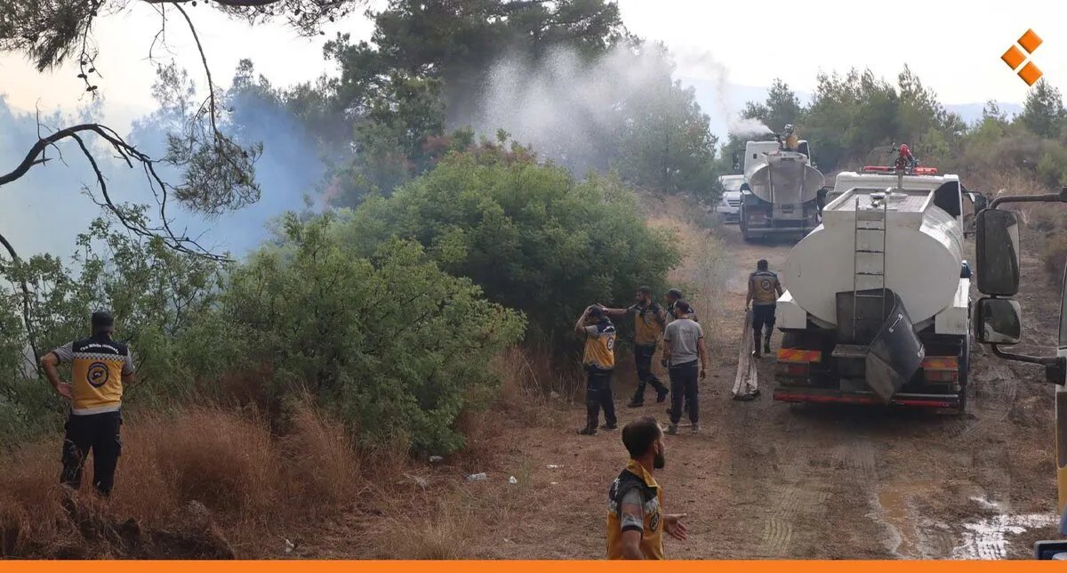 حرائق ريف اللاذقية تتسع: فرق الإطفاء تكافح، وطائرات قبرصية مرتقبة للمساعدة