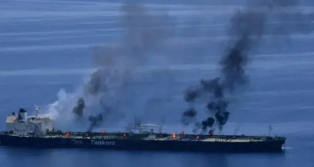 هجوم متواصل على سفينة شحن في البحر الأحمر منذ أمس وإصابات في صفوف الطاقم