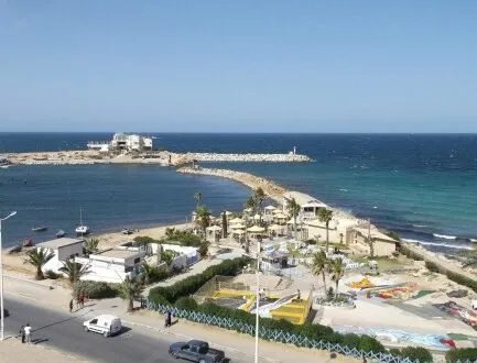 تلوث خليج المنستير بتونس: كارثة بيئية تهدد الحياة البحرية وسبل عيش الصيادين