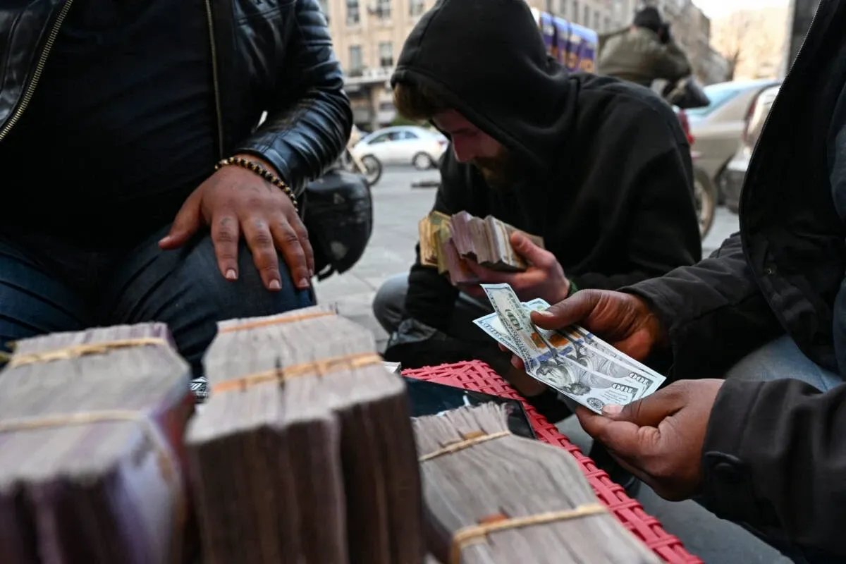 الليرة السورية عند مفترق طرق: رفع سعر الصرف الرسمي.. هل يحد من السوق السوداء؟