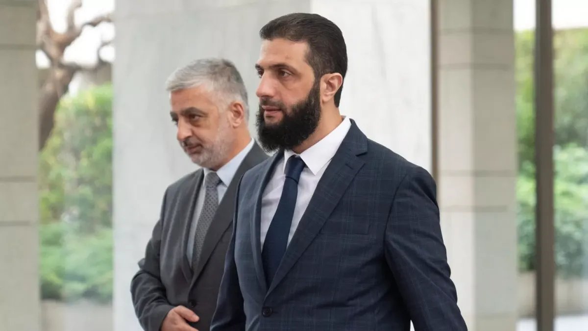 إعلام إسرائيلي ينفي لقاءً مزعوماً بين الشرع ومستشار الأمن القومي الإسرائيلي في أبو ظبي