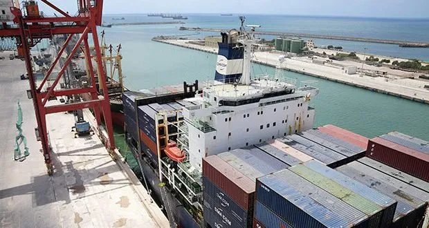 حدث تاريخي في مرفأ طرطوس: استقبال أول باخرة حاويات عملاقة من نوعها