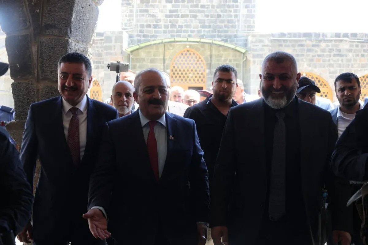 محافظ درعا يعلن عن قرب فتح معبر درعا الرمثا لتخفيف الضغط على معبر نصيب وتعزيز التبادل التجاري مع الأردن