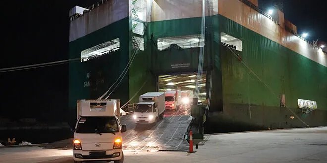 مرفأ طرطوس يستقبل شحنة سيارات كورية جنوبية تعكس تنامي حركة الترانزيت