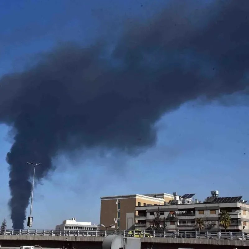 حريق ضخم يلتهم صهريج مازوت قرب المنطقة الحرة في البرامكة بدمشق