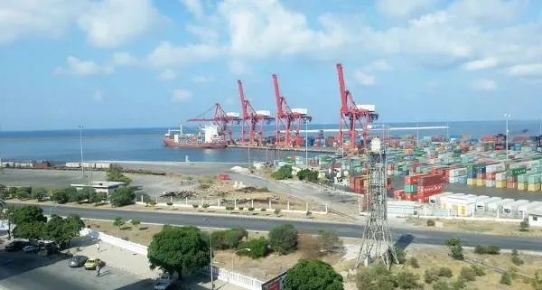 بعد 15 عاماً من الانقطاع: حسياء تستأنف التصدير إلى الولايات المتحدة بشحنة مواد تغليف