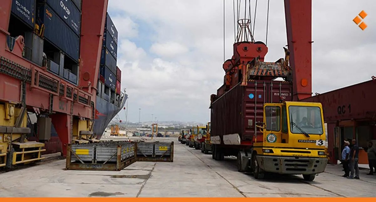 حدث تاريخي: وصول أول باخرة حاويات عملاقة إلى مرفأ طرطوس