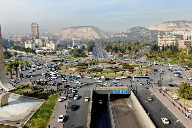 فضيحة في جامعة دمشق: استقالة مسؤول رفيع بعد تصوير مسلسل يقتحم مكتبه ويهدد بيانات الطلاب!