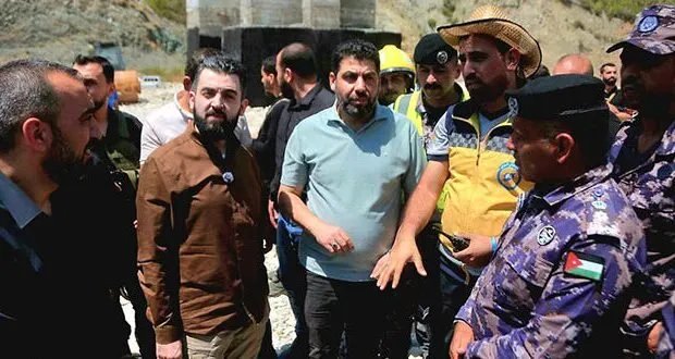 وزير الإدارة المحلية ومحافظ اللاذقية يتفقدان آثار الحرائق في ريف اللاذقية الشمالي ويقيّمان جهود الإخماد