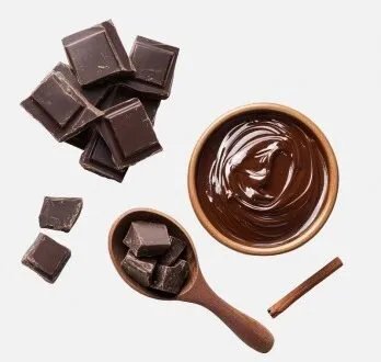 بشرة متألقة وفاخرة: اكتشفي سحر تقشير الجسم بالشوكولاتة في منزلك