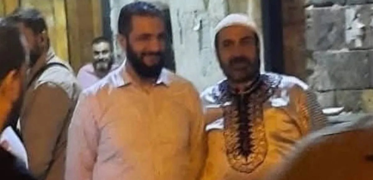 مفاجأة غير متوقعة: الرئيس الشرع يشارك عريساً فرحته في حمام دمشقي تقليدي