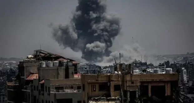 مجزرة مروعة في غزة: إسرائيل تستهدف طوابير المساعدات وتقتل أطفالاً ونساء