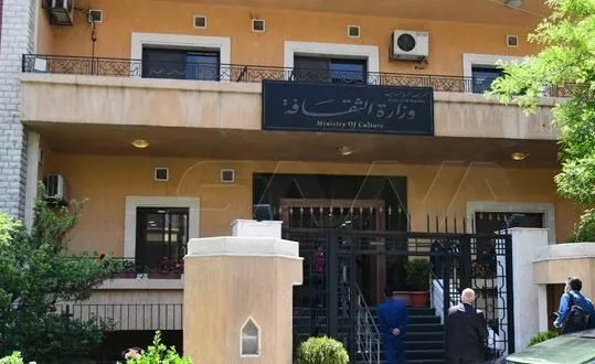 إقالة مدير ثقافة الحسكة بعد صورة تثير جدلاً واسعاً