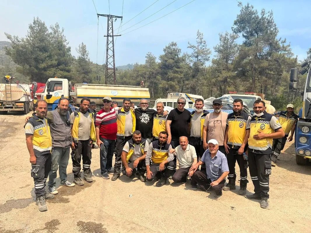 نقابة الفنانين تمد يد العون لرجال الإطفاء في اللاذقية المتضررة من الحرائق