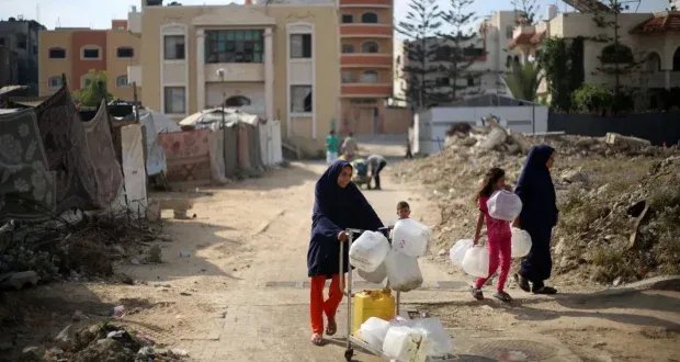 بعد 130 يومًا من الحصار: أول شحنة وقود تدخل غزة بالتزامن مع مفاوضات الدوحة