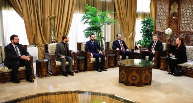 وزير الخارجية السوري يبحث مع سفير البحرين تعزيز العلاقات الثنائية والتعاون المشترك