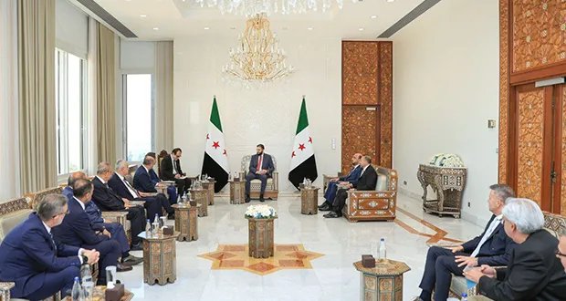 الرئيس الشرع يستقبل وفداً رفيعاً من اتحاد الغرف والبورصات السلعية التركية في دمشق