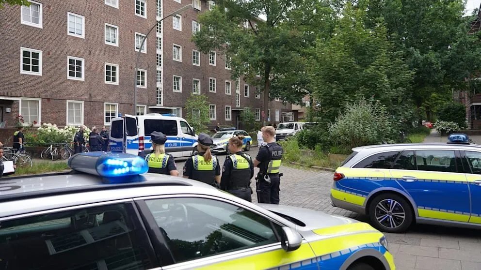 هامبورغ الألمانية: جريمة عنف منزلي مروعة تهز حي بارمبك وتسفر عن قتيلين