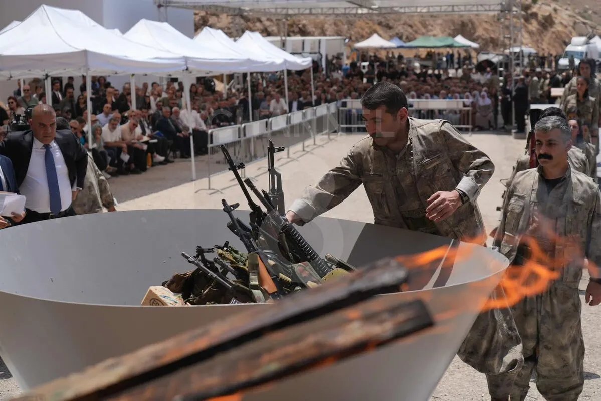 حزب العمال الكردستاني يبدأ عملية نزع السلاح استجابة لدعوة أوجلان