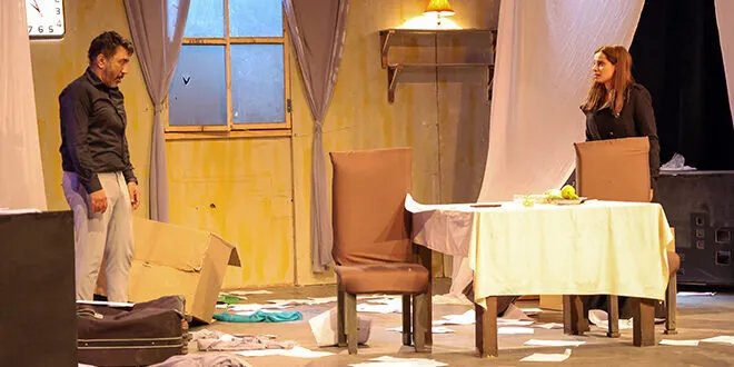 مسرح الحمراء الدمشقي يعرض "آخر ليلة أول يوم": دراما زوجية تعكس تحديات المجتمع