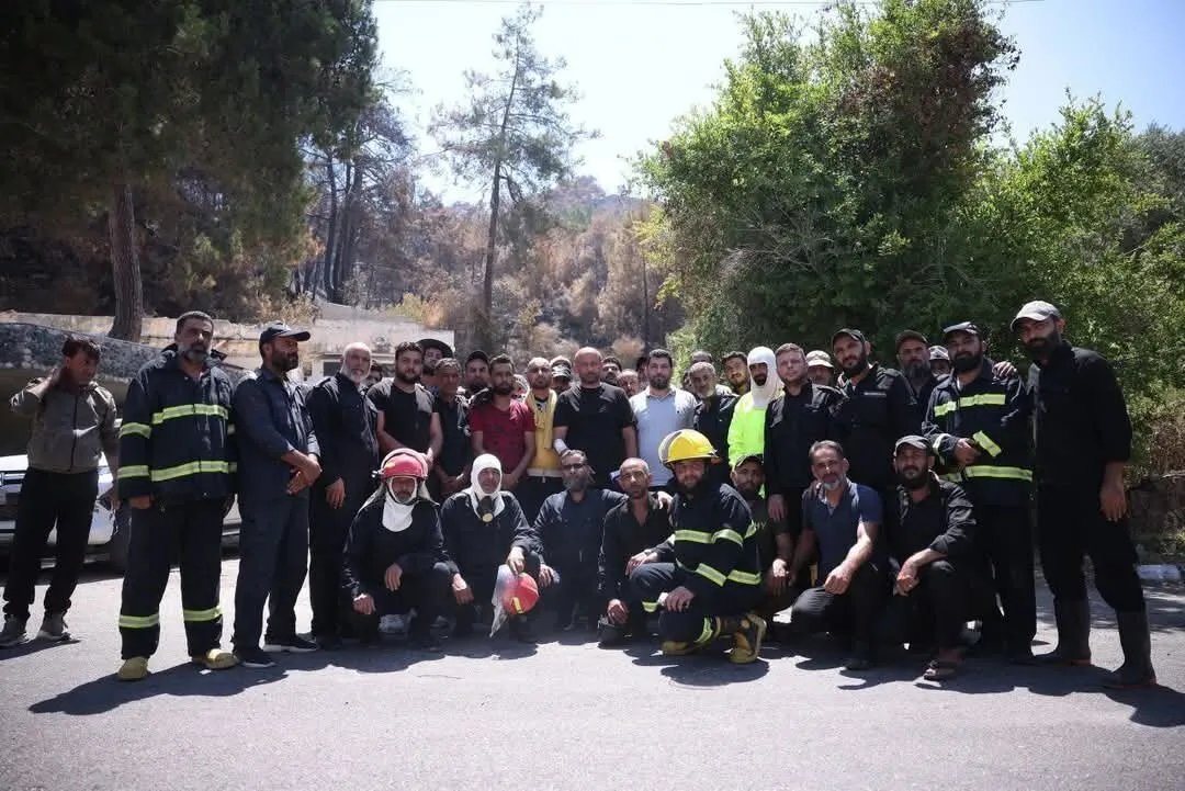 وزير الطوارئ ومحافظ اللاذقية يستقبلان فرق إطفاء قادمة من شمال وشرق سوريا لدعم جهود إخماد الحرائق