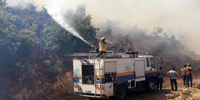 وزير الطوارئ يعلن: السيطرة على تمدد الحرائق في أخطر محاور اللاذقية وإغلاق طريق قسطل معاف – كسب احترازياً
