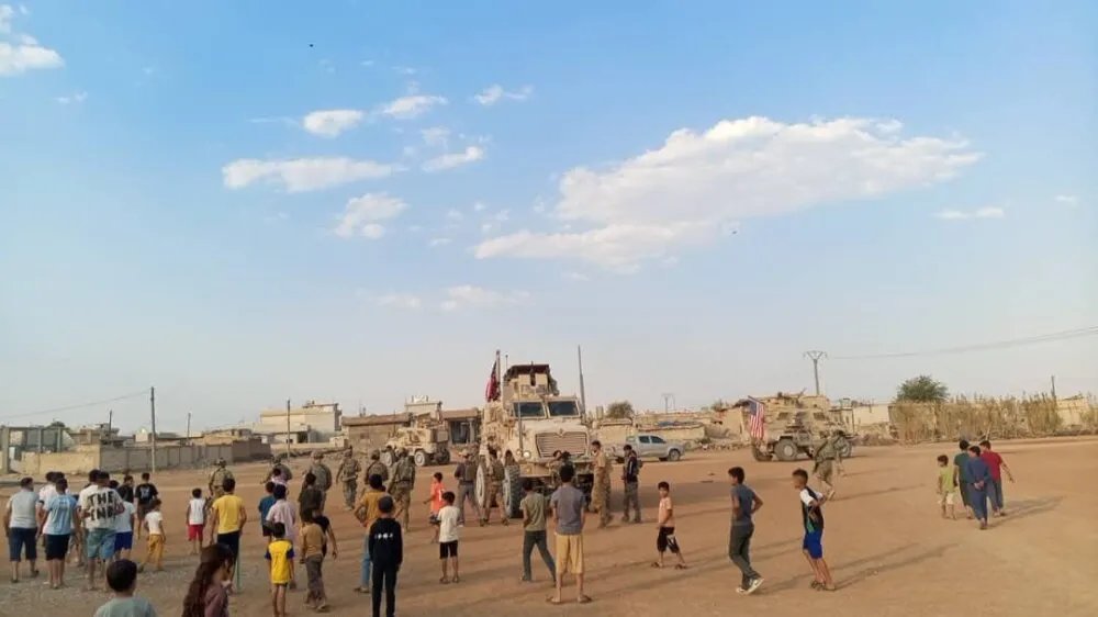 دورية أمريكية تستطلع آراء سكان تل أعور حول الحكومة السورية واعتقالات في صفوف المدنيين من قبل قسد