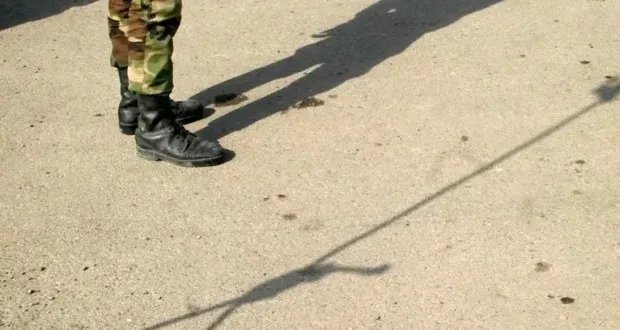 إيران: إعدام رجل دين علنًا بتهمة اغتصاب وقتل طفلة وسط مطالبات شعبية