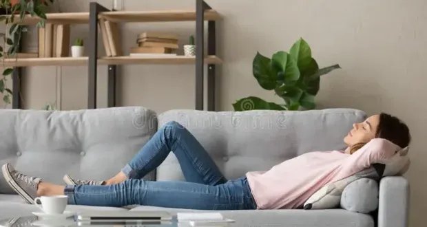 طرق طبيعية وفعالة لتبريد الجسم في أيام الحر الشديد: نصائح وإرشادات