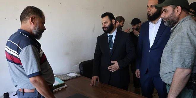 جولة ميدانية لقائد الأمن الداخلي في درعا لتفقد الأوضاع الأمنية وتلبية احتياجات الأهالي