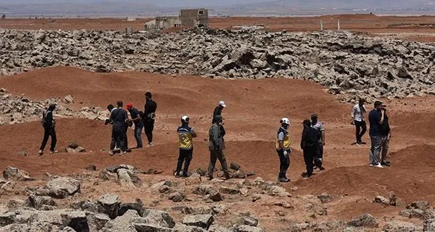 درعا: انتشال رفات أربعة أشخاص من مقبرة جماعية في ريف المحافظة