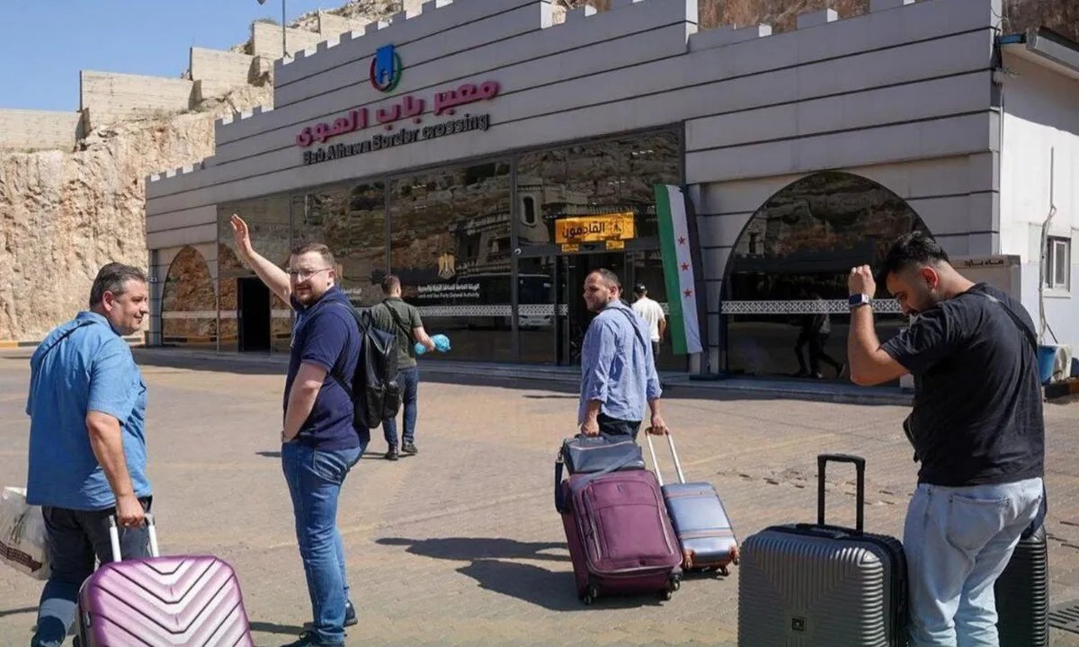توضيح من "المنافذ" حول آلية دخول السوريين عبر معبر باب الهوى وإجراءات جديدة للطلاب