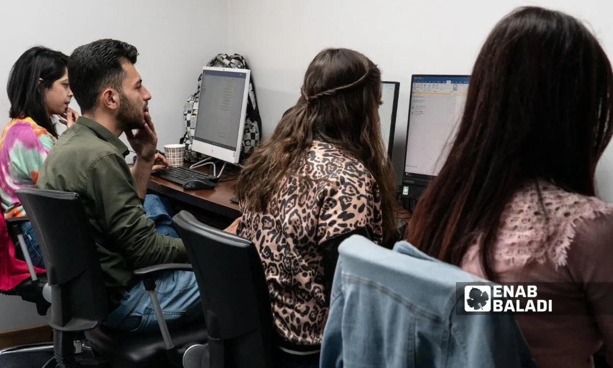 منصة "صوت سوري" تطلق مسابقة لمكافحة خطاب الكراهية: فرصة للصحفيين السوريين والعرب