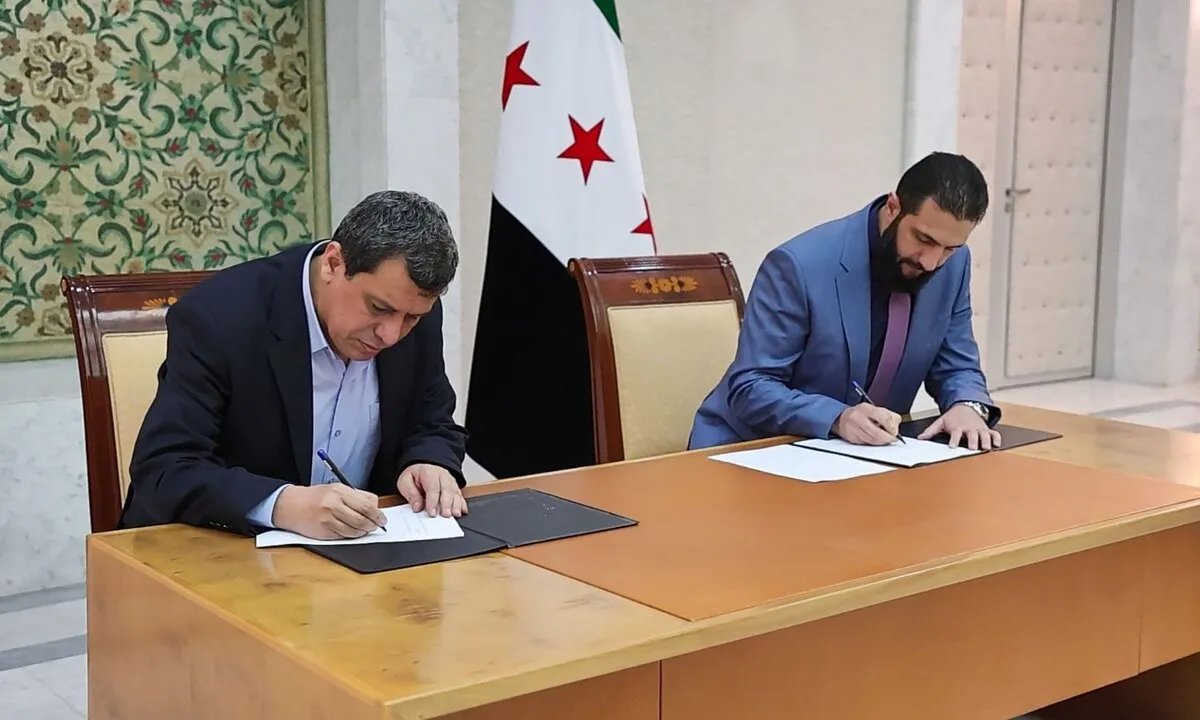 الحكومة السورية ترحب بمسار مع "قسد" وتؤكد على وحدة الجيش ورفض التقسيم